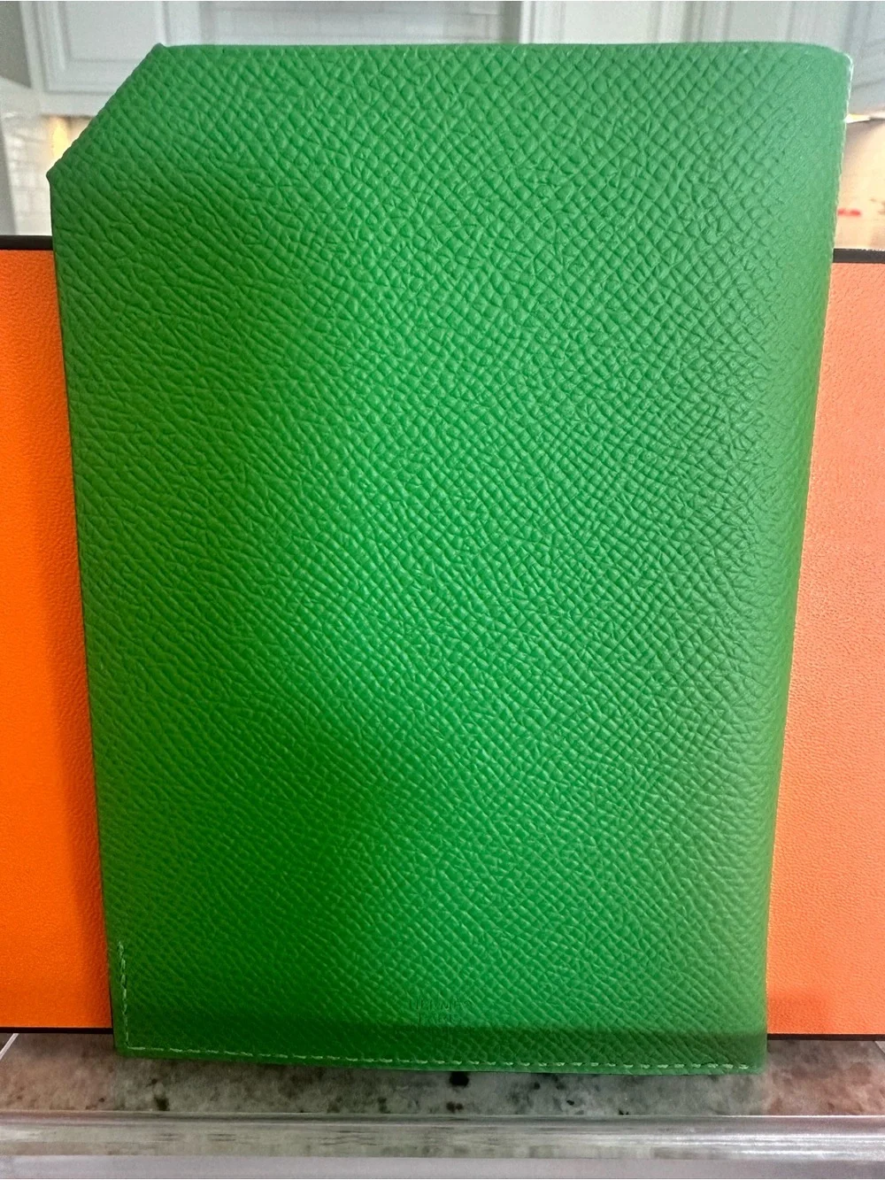 🦜RARE FIND🦜 Hermes Green Leather Passport Holder with Corner Snap